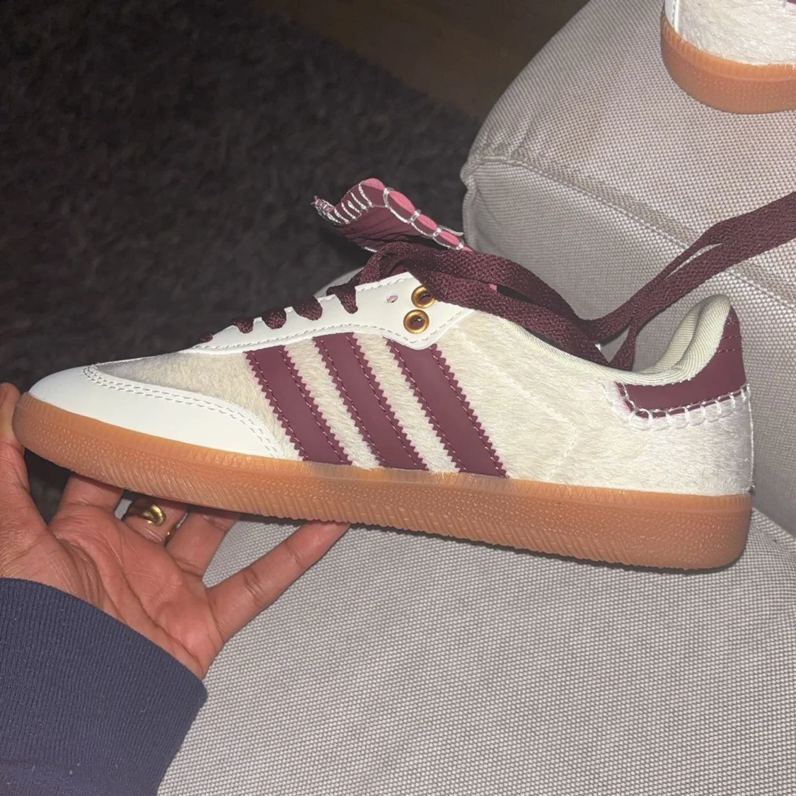 Adidas sneakers med vinröda detaljer - 91