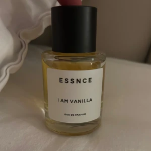 ESSNCE I Am Vanilla Eau de Parfum - Säljer min helt nya parfym då jag redan fick en sådan i födelsedagspresent alldeles nyss. 