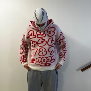Y2k baggy/knittes hoodie - Skön mjuk hoodie med unikt tyg som känns riktigt bekvämt. Storlek L