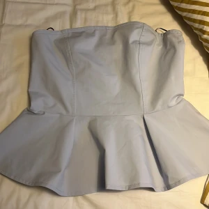 Tub top💞 - Så söt tub top från hm i ljusblå, aldrig använd❣️