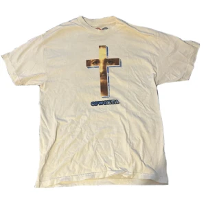 OFWGKTA - Cross T-shirt (VÄLDIGT RARE) - Ett av dom mest ikoniska plaggen från Odd Futures prime, cirka 2011/2012. En Holy Grail för Tyler/Odd Future fans. Sitter TTS. Säljs för upp mot $500 nu för tiden så passa på!