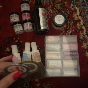 naglel produkter  - säljer nåra nagel grejer skriv privat om de finns frågor 