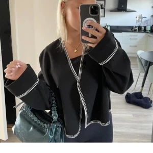 Kort kappa - Superfin kort kappa i stl xs. Bara använd 1 gång så bra skick. Köpt för 499. Skriv privat vid intresse🩷💕