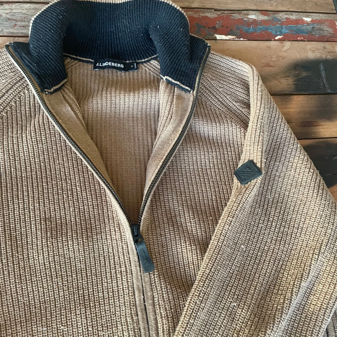 Beige stickad tröja från J.Lindeberg - 1