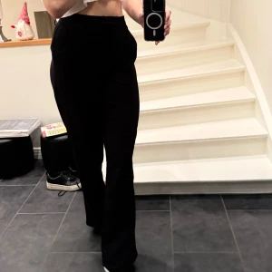 Svarta kostymbyxor - Snygga svarta kostymbyxor med söm. 