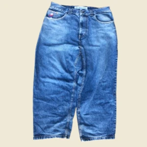 Polar Bigboys  - Blå polar Bigboys. Välanvända å känns riktigt bra. Gamla loggan‼️  Mått: Längd: 104 Midja: 41 Lår: 34 Benöppning: 23,5 ish