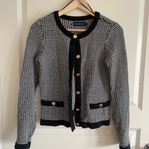 Kofta - Jättefin trendig kofta som tyvärr är för liten!