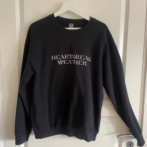Niall Horan merch - Svart Niall horan sweatshirt!