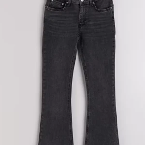 Gina tricot - Låg midjade bot cut jeans från gina tricot💕köpta för 500kr💕 säljer för 150kr👍🏼