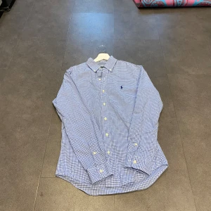 Ralph Louren skjorta  - Aldrig använd så i bra skick! 