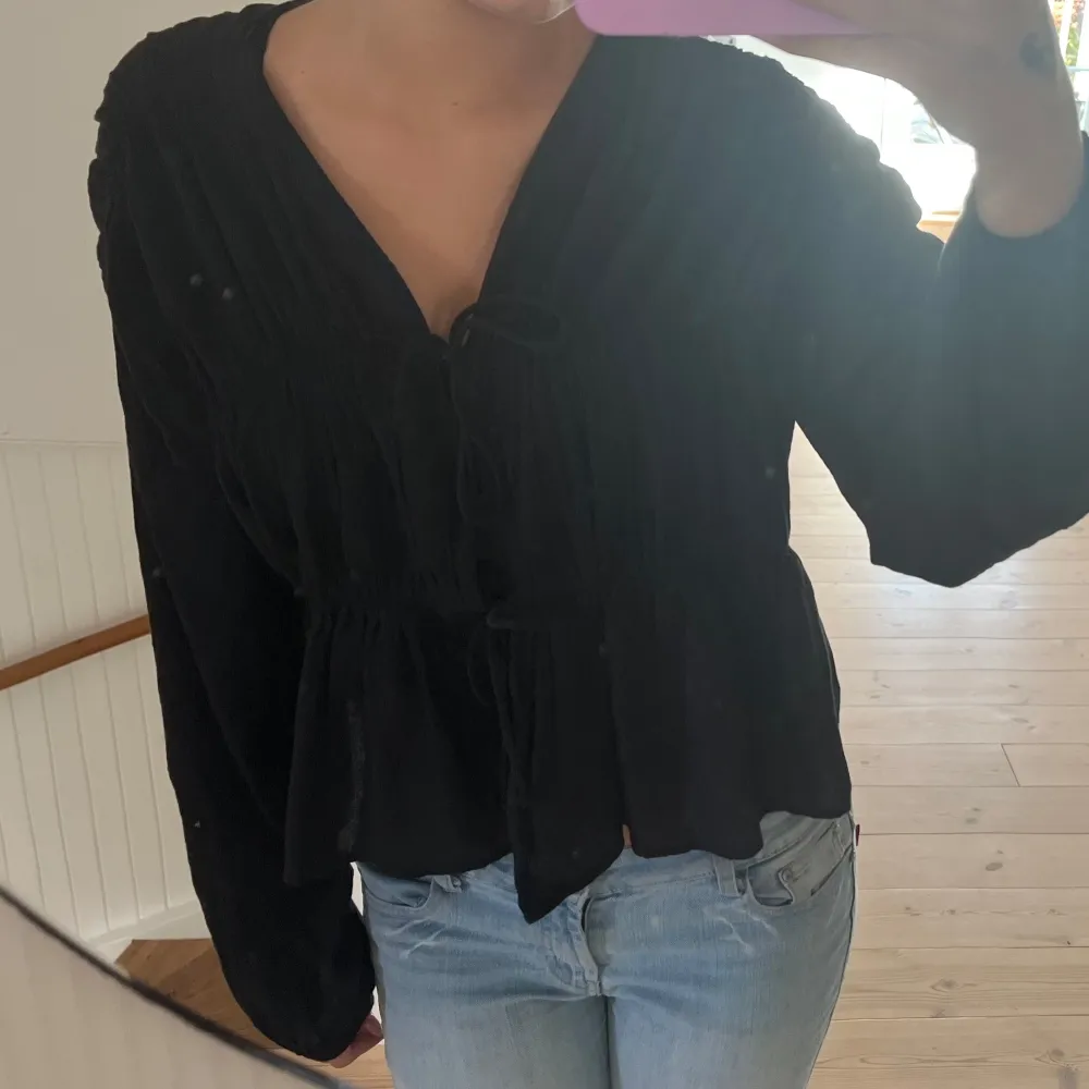 Super söt svart blus🥰🥰. Blusar.