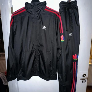 Adidas sett - Adidas sett i väldigt bra skick