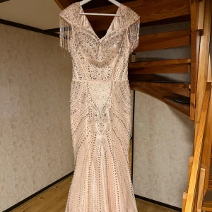 Klänning  - Storlek M 