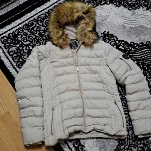 Vinson polo club jacka  - Jacka från studium köpt förra vintern använde inte så mycket och tyckte att den var stor 