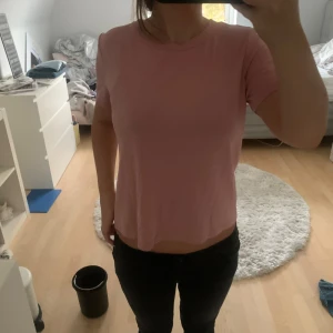 Rosa t-shirt - As fin! 