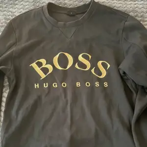 Hugo boss tröja i storlek S. Bra skick.