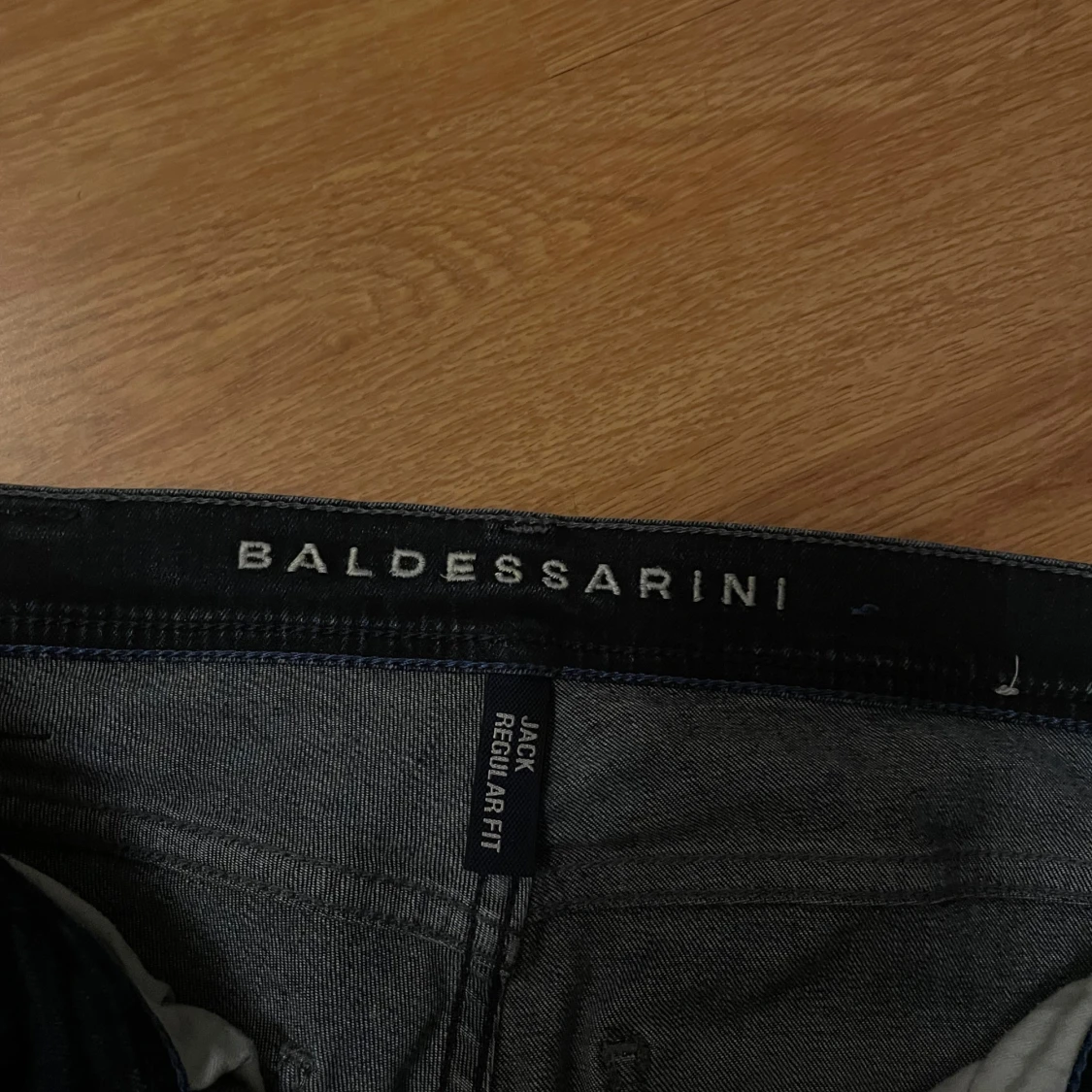 Mörkblå jeans från Baldessarini - 1