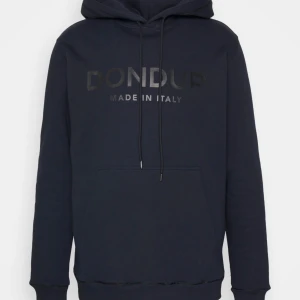 Dondup hoodie - Säljer denna helt nya dondup hoodie med tags kvar som är slutsåld överallt! Hoodien är i storlek M och nypris 2500-3000. Säljer nu för 1499. Kom privat för fler frågor eller funderingar!