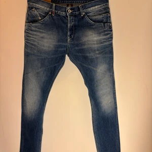 Dondup sam jeans blå - Storlek 33 toppen skick utan defekter passar 175-185cm vikt spelar ingen roll.