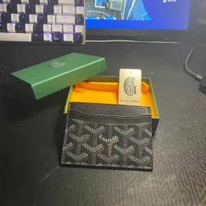 Korthållare - Snyggt korthållare modern black allt ingår på bilden skriv innan köp