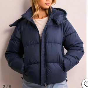 everyday puffer jacket - säljer denna jacka från Nelly💞använd 1 gång, nypris 800kr men priset kan diskuteras💞