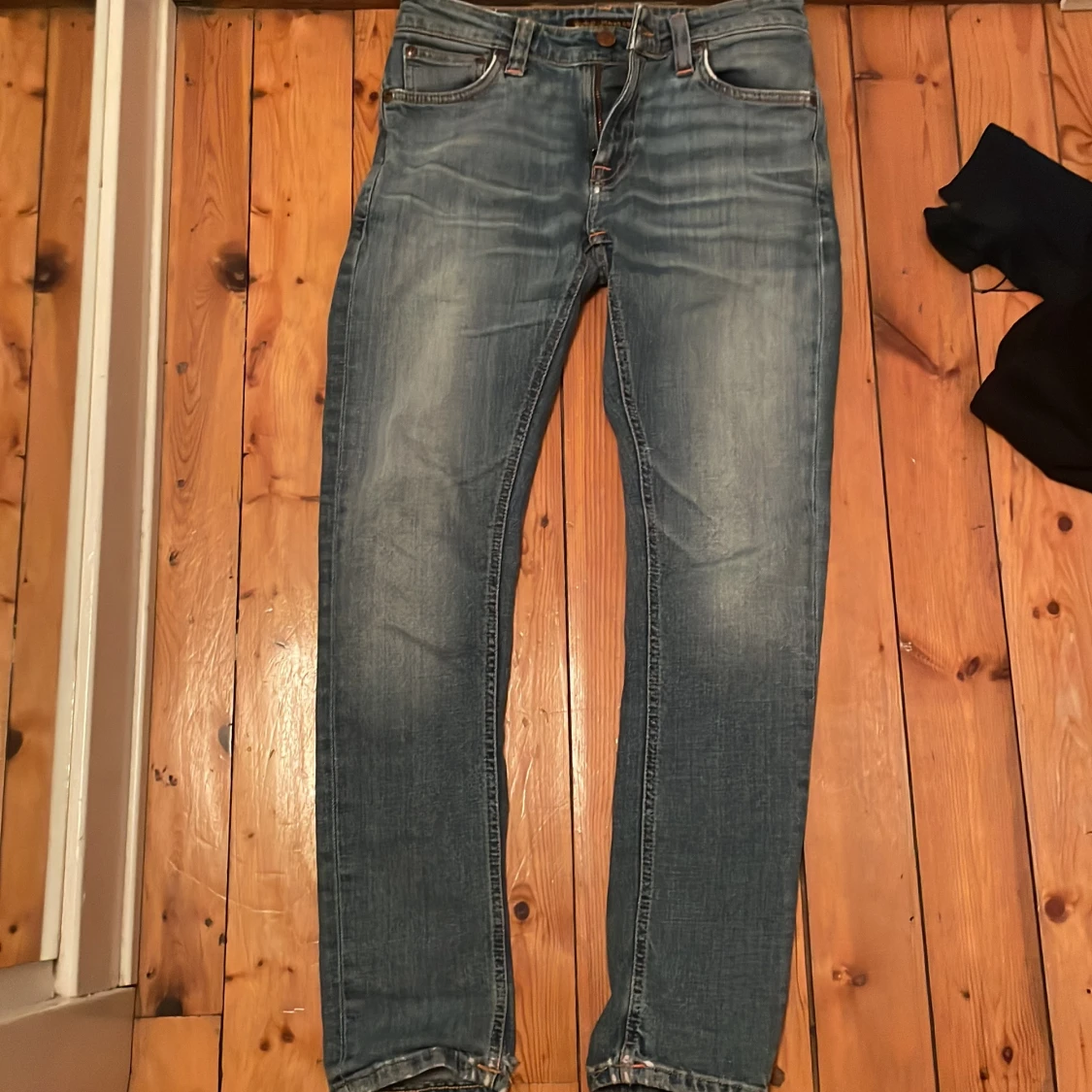 Säljer ett par nudie jeans som är för små för mig. De är riktigt snygga och passar till det mesta. Dem är i bra skick och har använts sparsamt. - 3