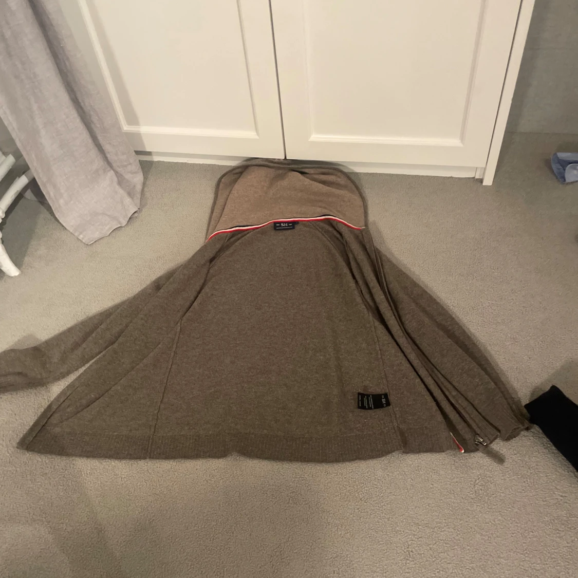 Brun hoodie från valdisere clothing - 1