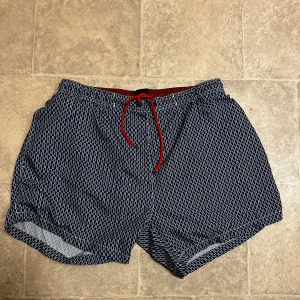 Bad shorts Hugo Boss - Snygga Hugo Boss bad shorts storlek Xl 