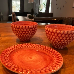 Mateus Bubbles  - Två skålar och en tallrik 