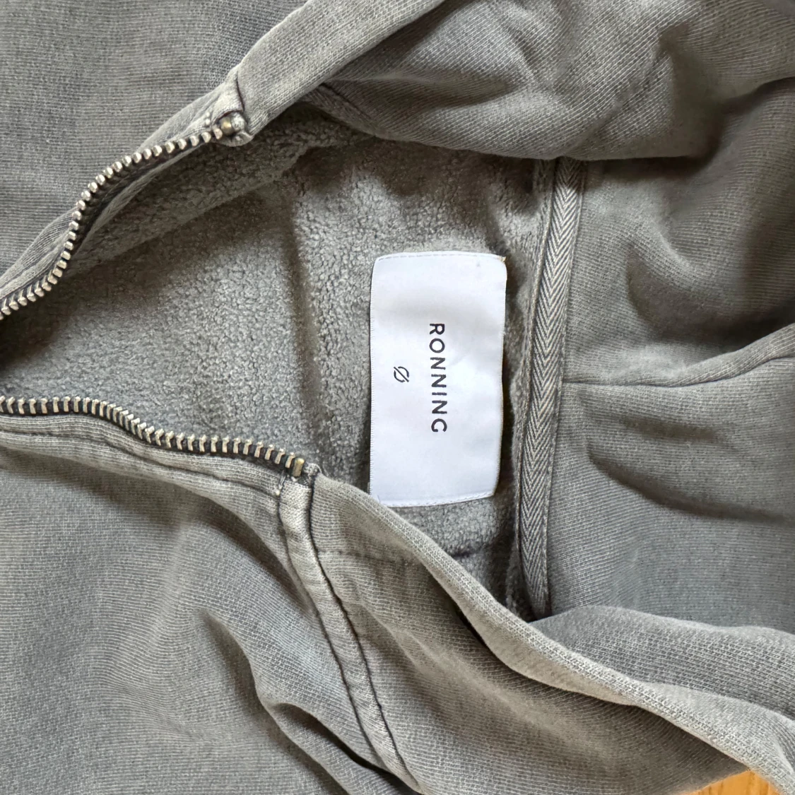 Grå hoodie från Ronning - 1