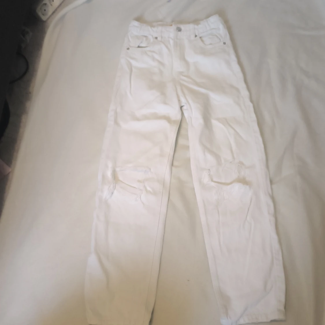 Vita jeansbyxor från Gina Tricot