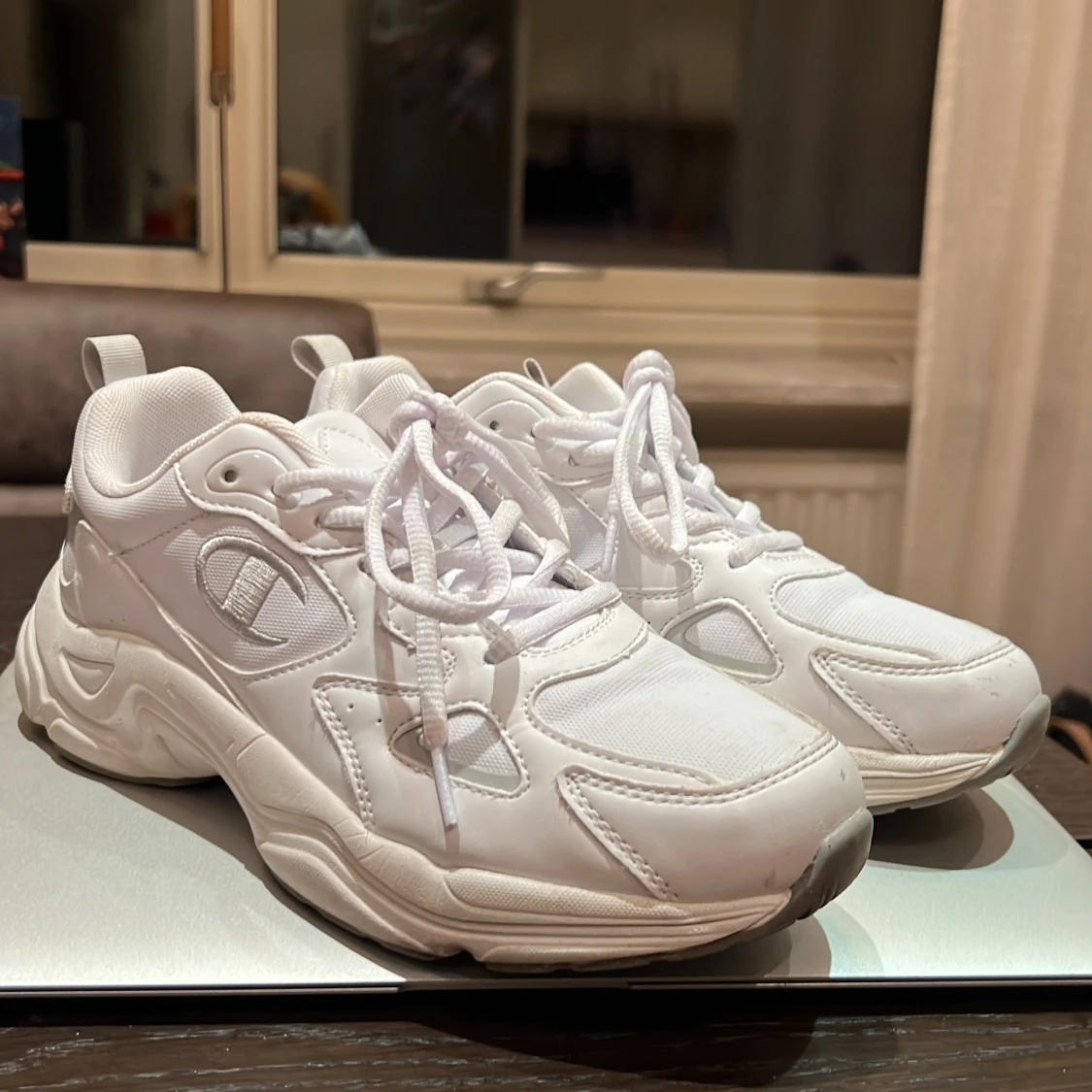 Vita sneakers från Champion - 1