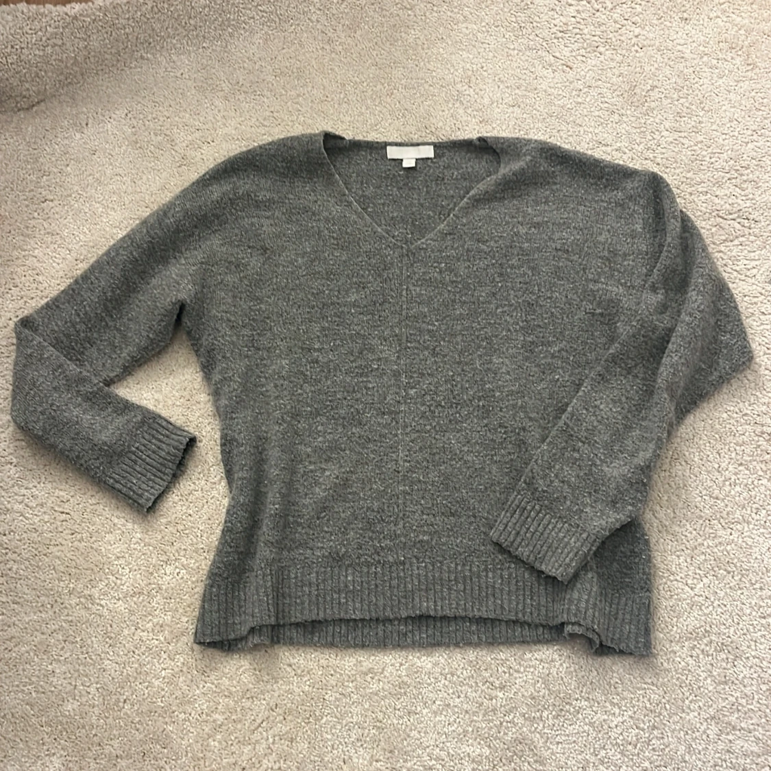 Grå v-ringad tröja från H&M