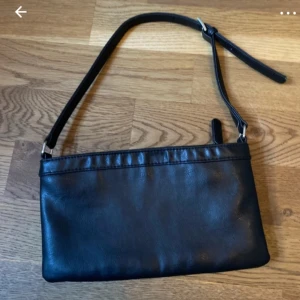 Handväska - Supersnygg väska i nyskick från åhlens! Supersnygg till vilken outfit som helst!😊