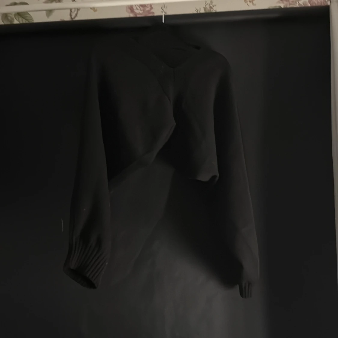 Svart bolerotopp med öppen rygg - 3