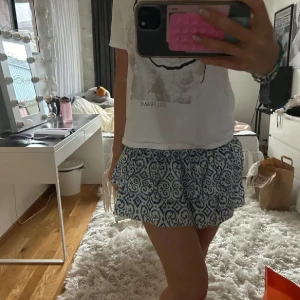 Söt utomlands kjol🦎☀️💓 - Har inbygda shorts 