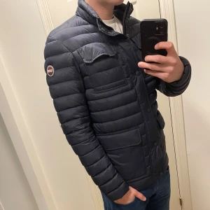 Colmar jacka - Snygg colmar jacka i storlek 46(S) i nyskick utan täcken på andvändning. 
