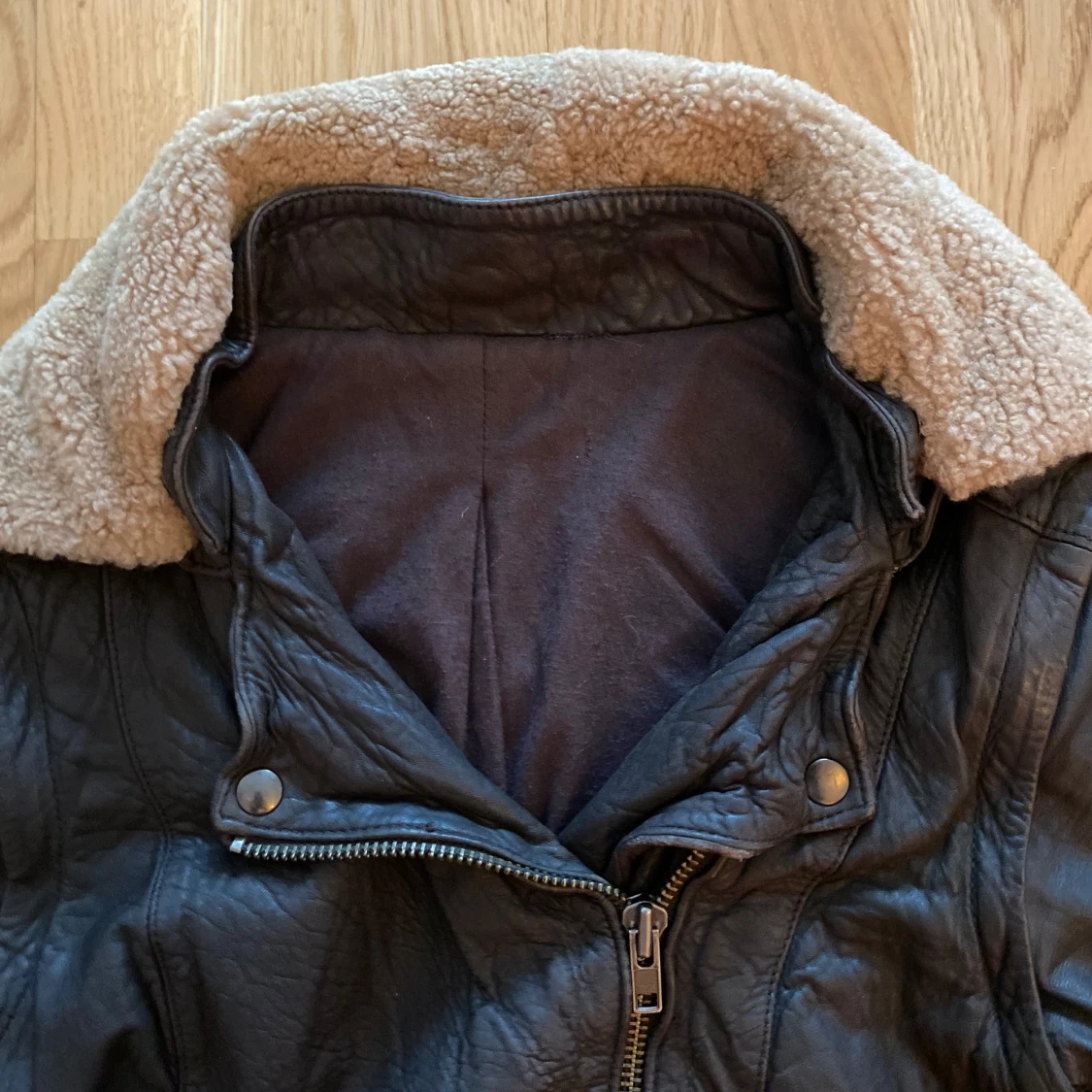 Svart skinnjacka med foder - 1