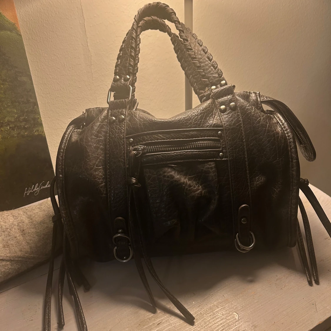 Svart handväska med dragkedja - 2