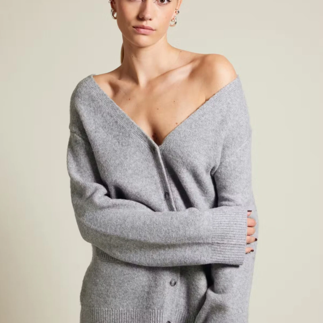Grå stickad kofta - 1