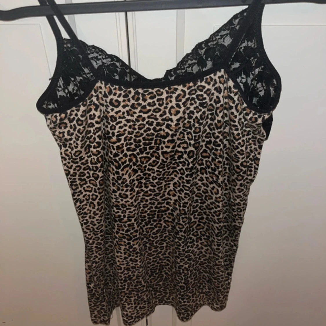 Leopard sov klänning  - 1