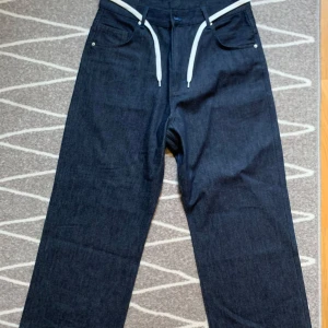 District Fortysix Mega Jeans - District Fortysix mega jeans i medium, aldrig använda