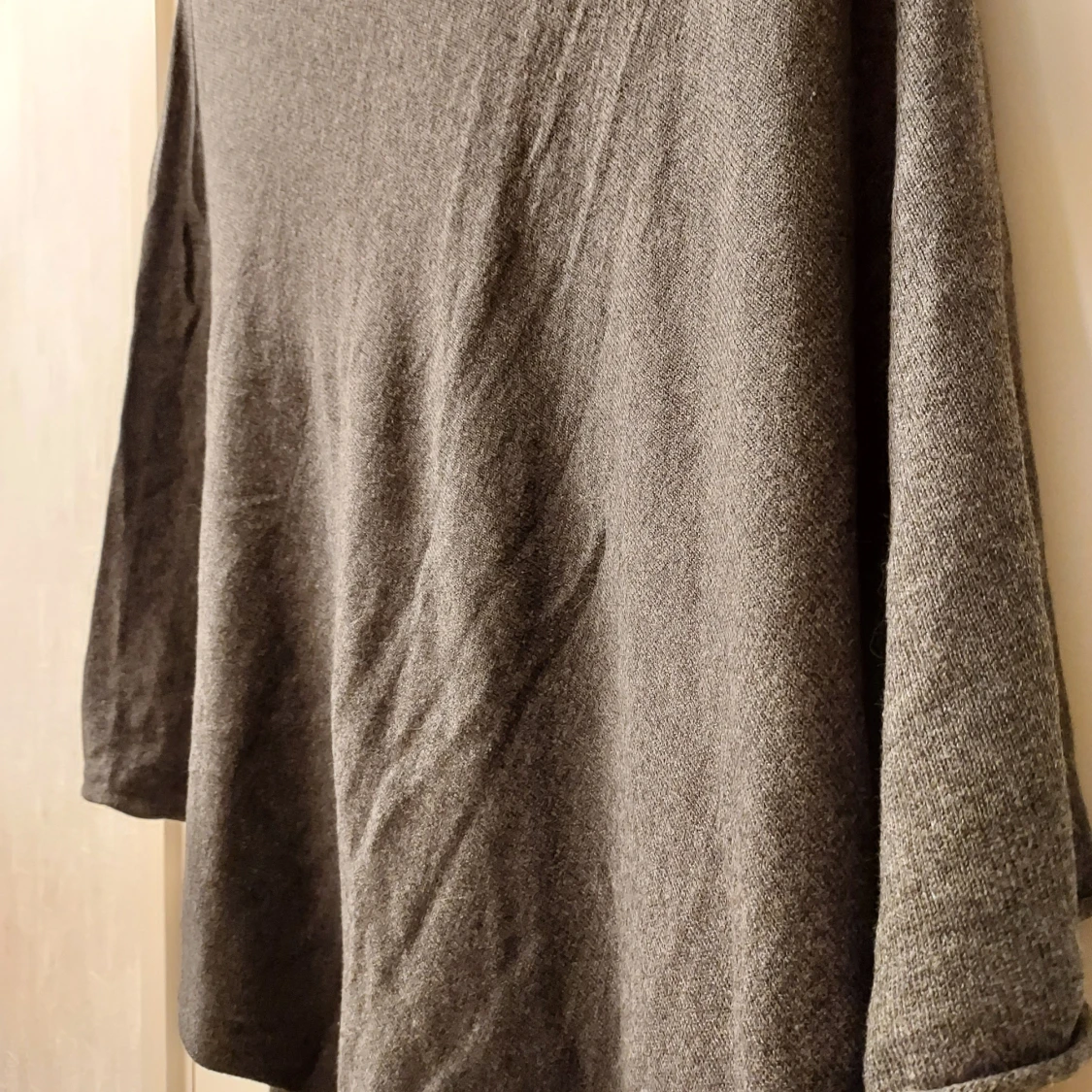 Grå poncho  - 2