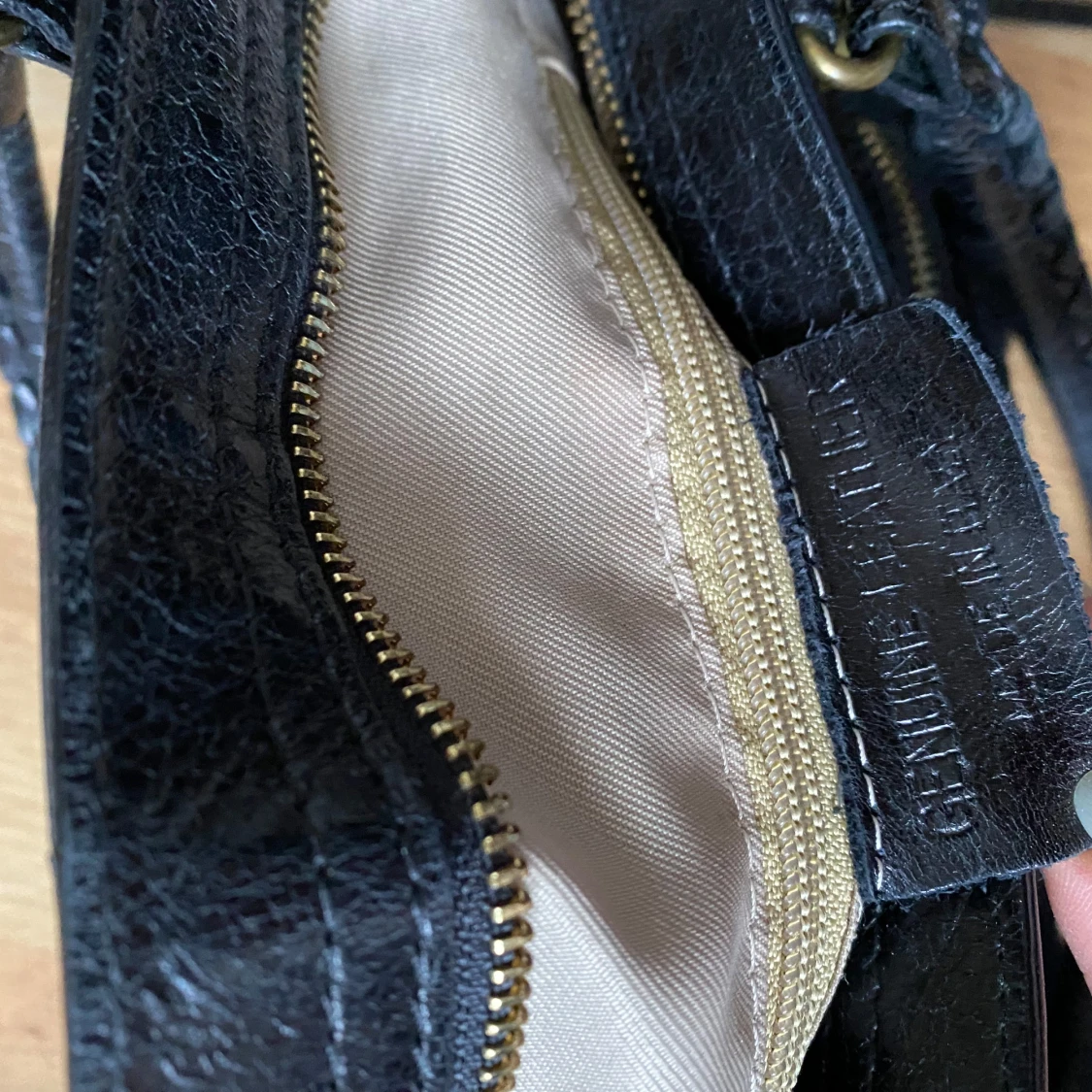 Klassisk svart city bag i äkta läder - 3