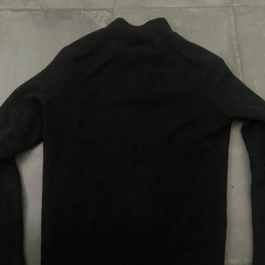 Svart tröja med dragkedja från Morris - 90