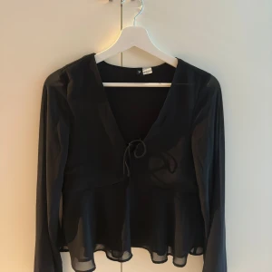 Svart blus🖤 - Superfin blus🖤