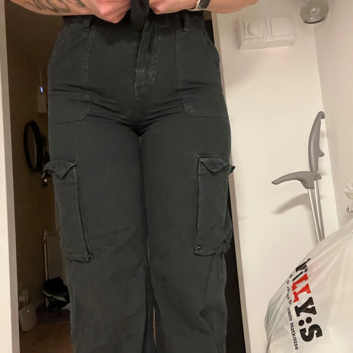 Svarta cargobyxor från Stradivarius - 90