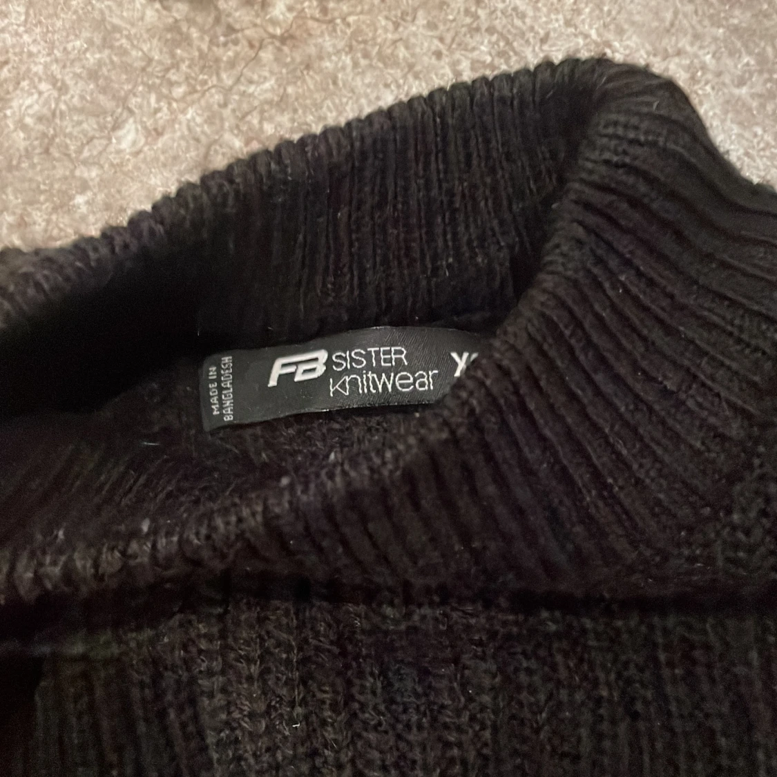 Svart stickad tröja från FB Sister - 90