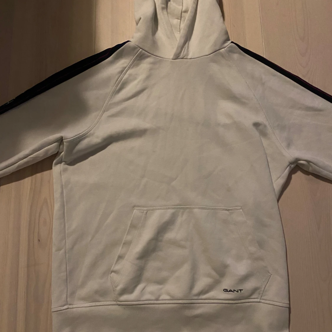 Vit hoodie från Gant - 90