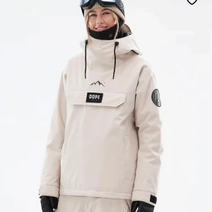 Dope jacka - Jacka från Dope (Blizzerd W), använd fåtal ggr         Nypris 1899kr